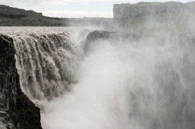 İzlanda'daki görkemli Dettifoss şelale
