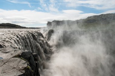 İzlanda'daki görkemli Dettifoss şelale