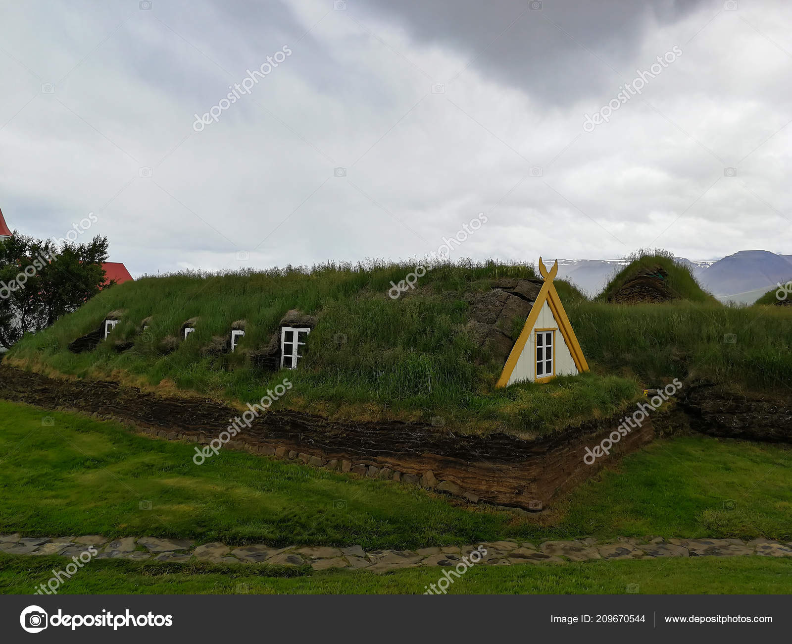 Dating recent peat deposits