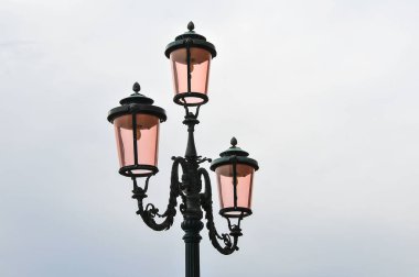 Sanatsal lambası ile genel aydınlatma