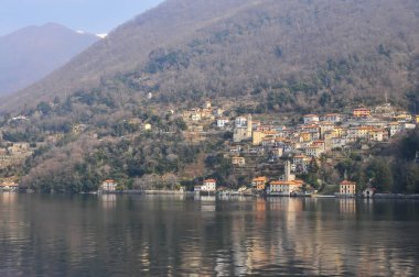 Como Gölü yakınlarındaki küçük İtalyan kasabada