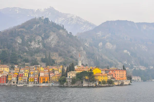 Como Gölü yakınlarındaki küçük İtalyan kasabada