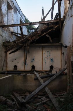 Eski ve terk edilmiş tarihi fabrika