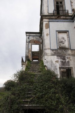 Eski ve terk edilmiş tarihi Sarayı