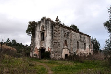 Eski ve terk edilmiş tarihi Manastırı