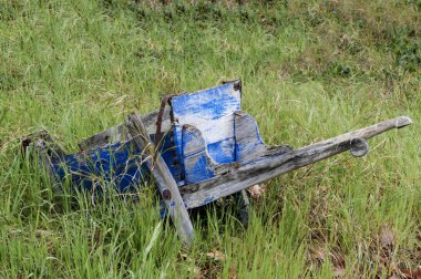 Terk edilmiş bir çiftlik buldum el arabası