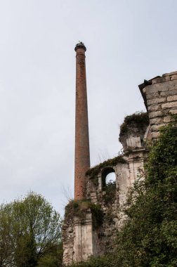Eski ve terk edilmiş fabrika