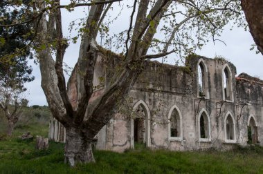 Eski ve terk edilmiş tarihi Manastırı