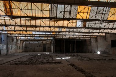 Eski ve terk edilmiş fabrika