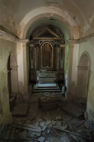 Eski ve terk edilmiş tarihi Manastırı