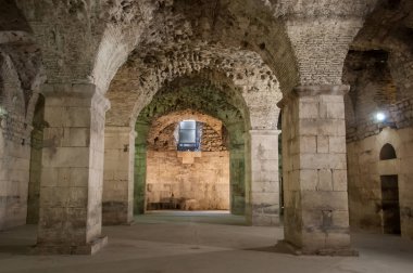 Hırvatistan'daki Roma imparator Diocletian Sarayı ne kalır