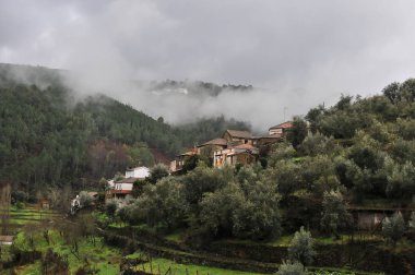 Bir köy, sadeliği ve misafirperverliği için seyahat için iyi bir yerdir