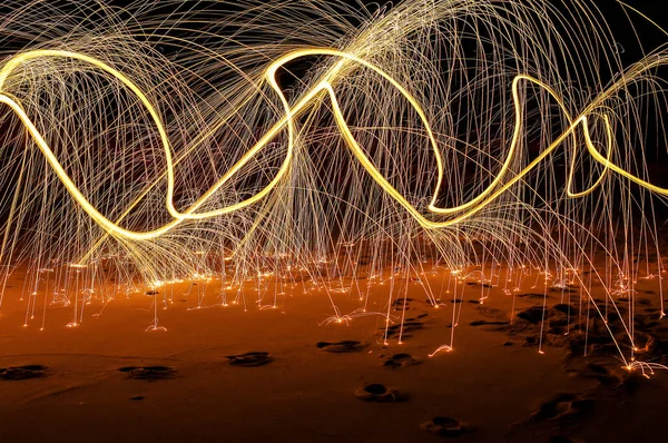 Karanlık gecede ışık efektleri