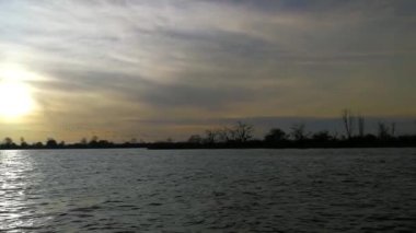 günbatımı sular üzerinde