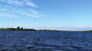 Doğal su sahası bir nehirdir