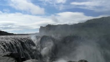 İzlanda'daki görkemli Dettifoss şelale