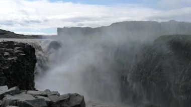 İzlanda'daki görkemli Dettifoss şelale