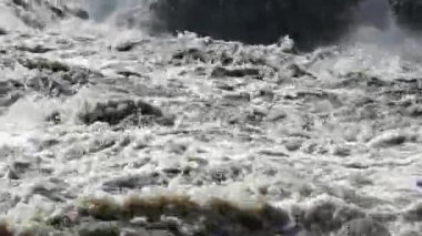 İzlanda'daki görkemli Dettifoss şelale