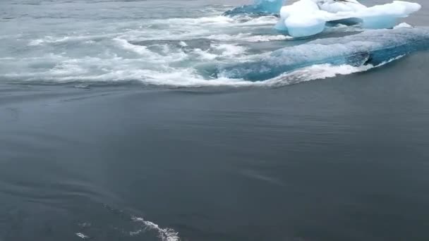 Jokulsarlon Een Gletsjermeer Ijsland Ligt Ten Zuiden Van Vatnajkull Gletsjer — Stockvideo
