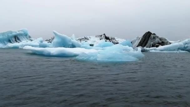 Jokulsarlon Een Gletsjermeer Ijsland Ligt Ten Zuiden Van Vatnajkull Gletsjer — Stockvideo