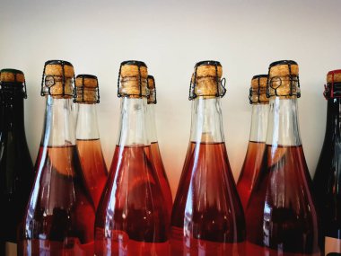 şişe kırmızı şarap