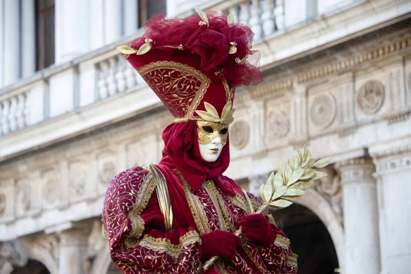 İtalya 'daki Venedik Karnavalı' nın güzel maskelerinin ihtişamı