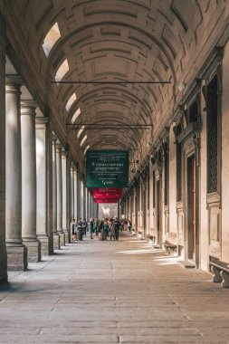 Koridorda Uffizi Galerisi, Floransa, İtalya. Sonbahar 2017.