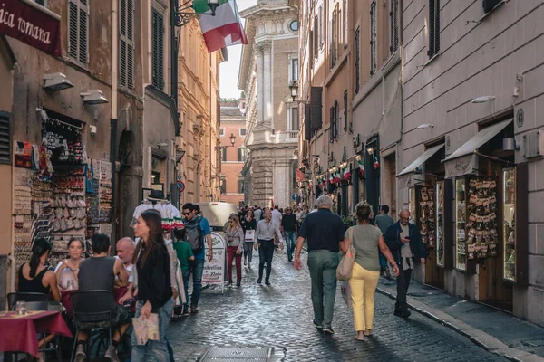 Canlı Caddesi'nin Roma, Roma, İtalya. Sonbahar 2017.