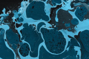 mavi arka plan boya ile doku sıçramalarına