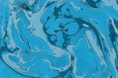 mavi arka plan boya ile doku sıçramalarına