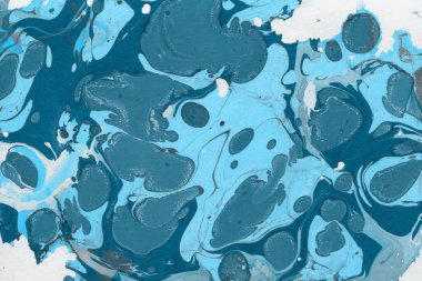 mavi arka plan boya ile doku sıçramalarına