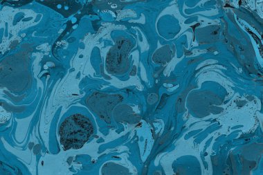 mavi arka plan boya ile doku sıçramalarına