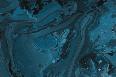 mavi arka plan boya ile doku sıçramalarına