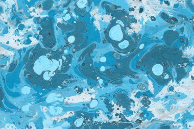 mavi arka plan boya ile doku sıçramalarına