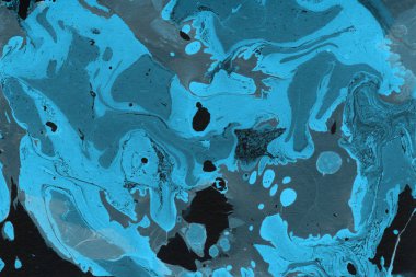 mavi arka plan boya ile doku sıçramalarına