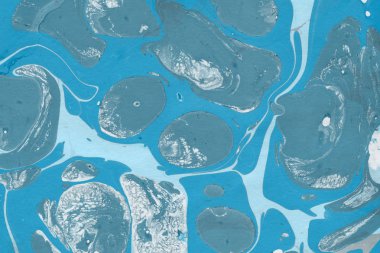 mavi arka plan boya ile doku sıçramalarına