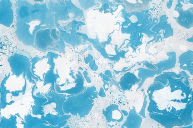 mavi arka plan boya ile doku sıçramalarına