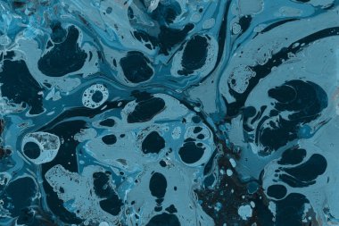 mavi arka plan boya ile doku sıçramalarına