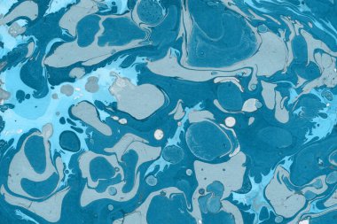 mavi arka plan boya ile doku sıçramalarına