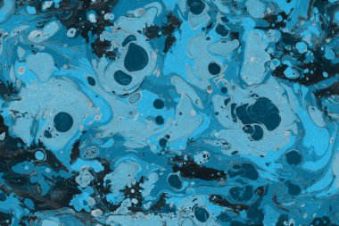 mavi arka plan boya ile doku sıçramalarına