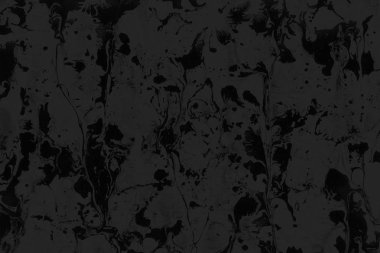 Siyah kağıt dokusu üzerinde gri akrilik boya ile. Kaotik soyut organik tasarım.