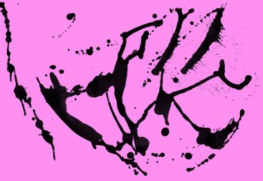 Soyut siyah boya doku pembe bir arka plan üzerinde splatters