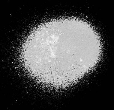 koyu arka plan üzerinde beyaz sprey boya