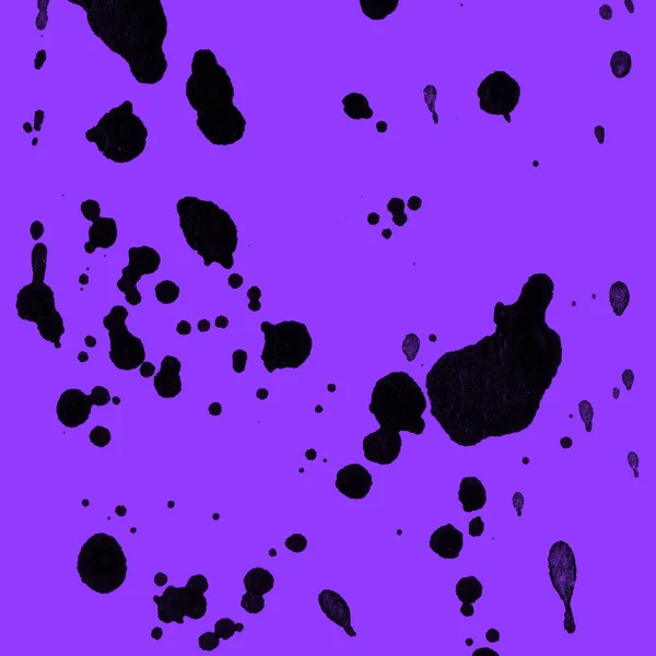 Абстрактная Черная Краска Брызгает Текстуру Фиолетовом Фоне — стоковое фото