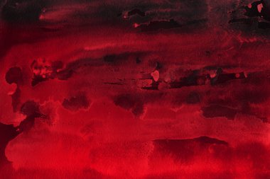 Kağıt arka plan üzerinde kırmızı sulu boya boya