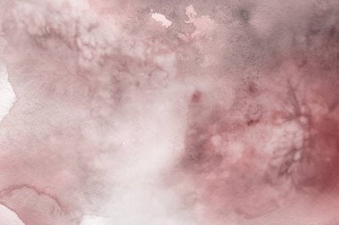 Kağıt arka plan üzerinde kırmızı sulu boya boya