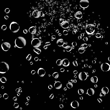 Siyah arka plan üzerine beyaz su kabarcıkları izole. Su damla yağmur. Sualtı oksijen.