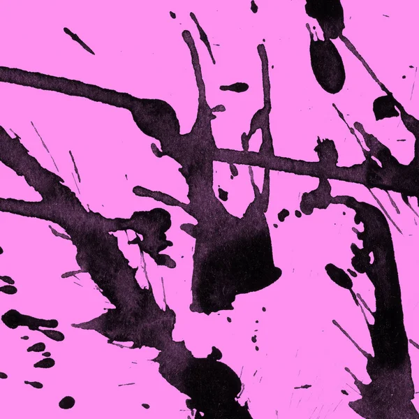 Soyut siyah boya doku pembe bir arka plan üzerinde splatters