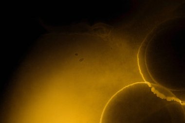 doku, arka plan sarı mürekkep lekeleri