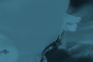 sulu boya boyama doku ile koyu arka plan